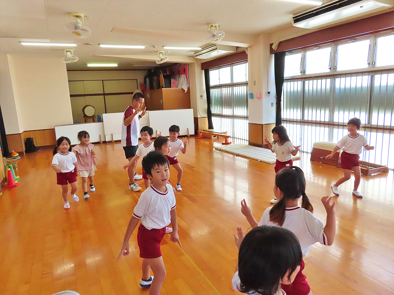 毎月２回、体操教室をしているよ。<br>色々教えてもらって楽しいよ。